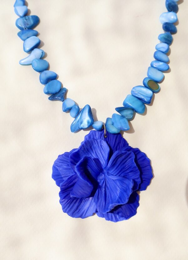 AZURE HIBISCUS NECKLACE