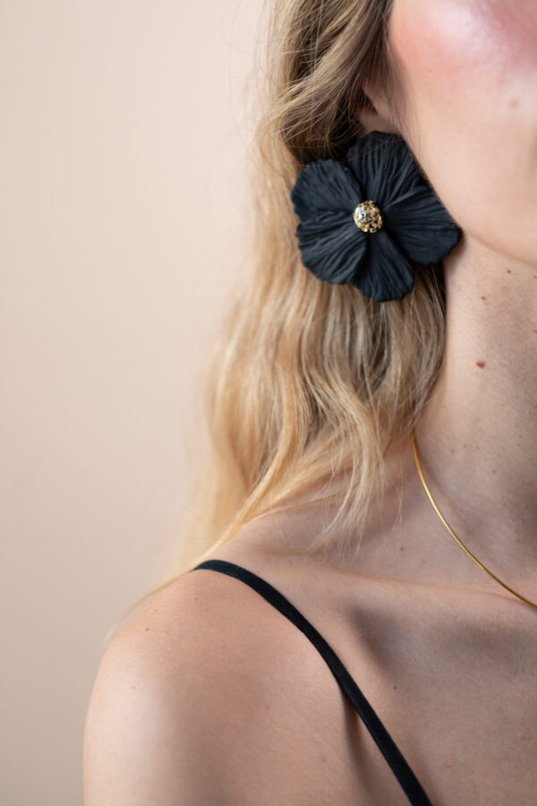 BLACK HIBISCUS EARRINGS